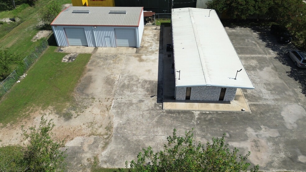 More Photos Of 3419 Trailmobile Dr, Houston Office For Sale