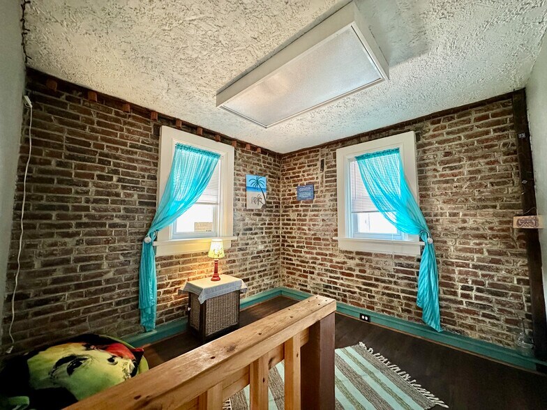 More Photos Of 8814 Saint Charles Rock Rd, Saint Louis General Retail For Sale