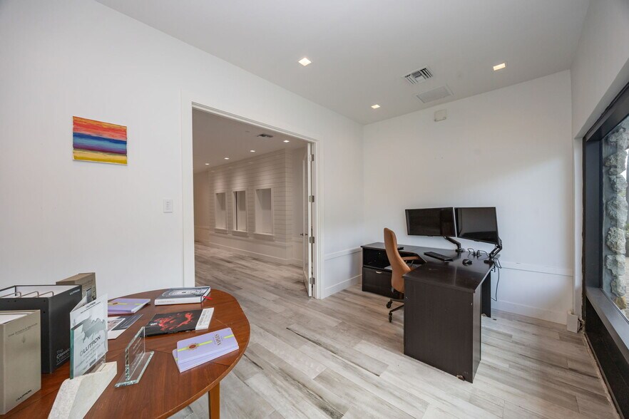 More Photos Of 1011-1065 5th Ave N, Naples Office Residential For Sale