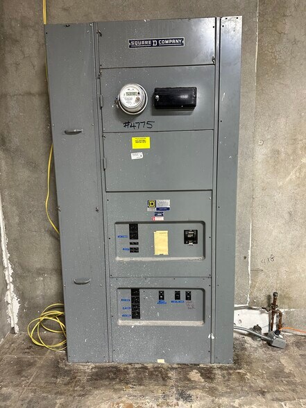 More Photos Of 15095 7th St, Victorville Light Distribution For Sale