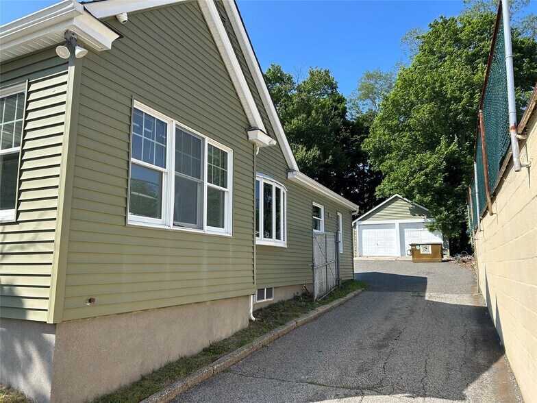 More Photos Of 153 Main St, Kings Park Office For Sale
