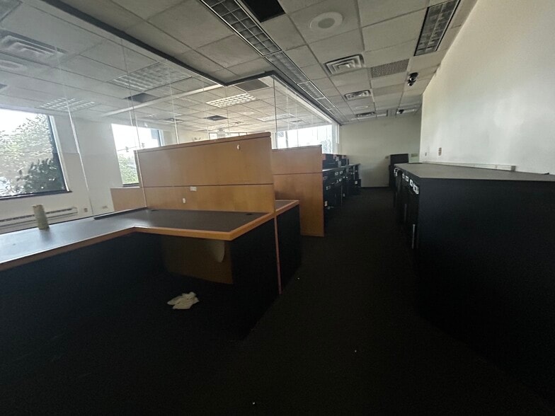 More Photos Of 6000 W Montrose Ave, Chicago Bank For Sale