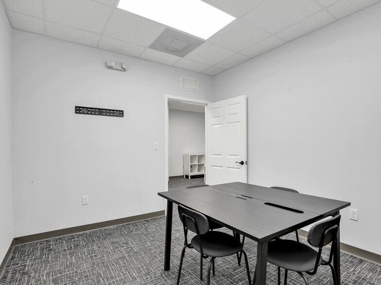 More Photos Of 8801 Business Park Dr, Fort Myers Warehouse For Sale