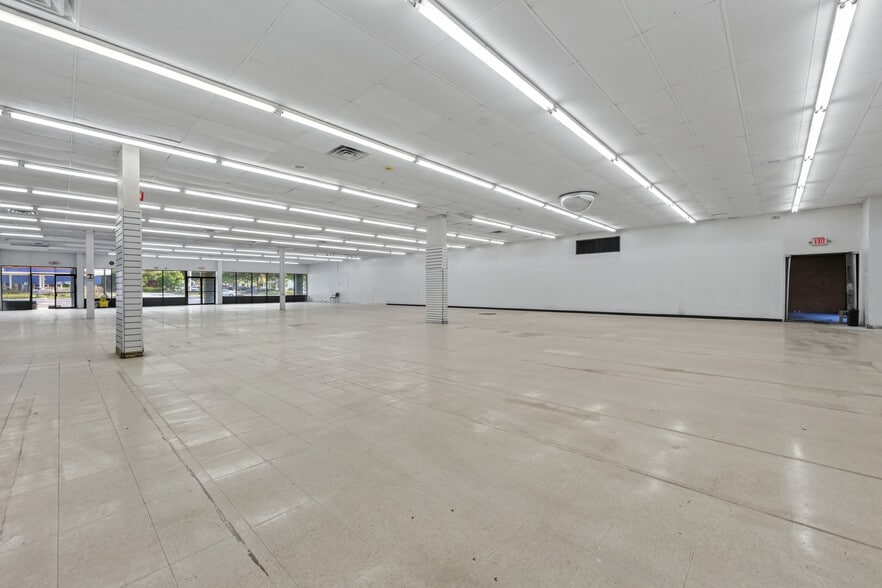 More Photos Of 1006 E Colby St, Whitehall Storefront Retail Office For Sale