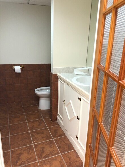 More Photos Of 3418 N Ocean Blvd, Fort Lauderdale Storefront Retail Office For Lease