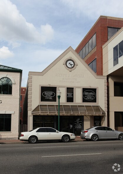 Primary Photo Of 220 W Davis St, Conroe Medical For Lease