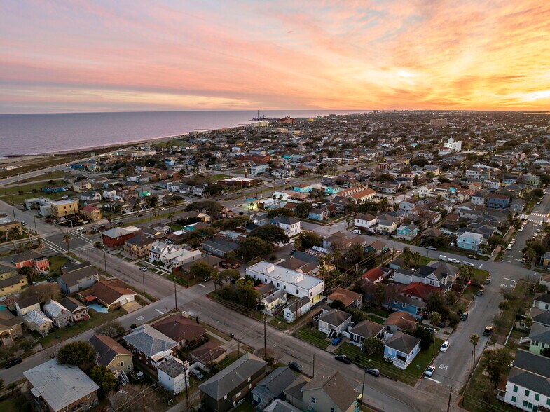 More Photos Of 808 Sealy ave, Galveston Apartments For Sale