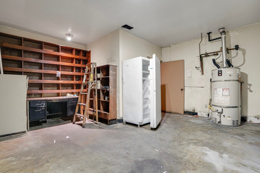 More Photos Of 1825 E Vista Way, Vista Restaurant For Sale