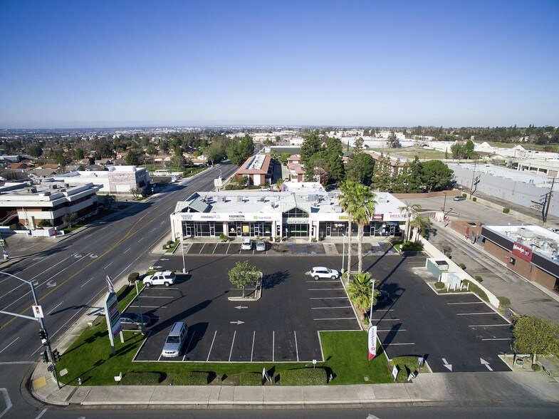 Primary Photo Of 2600 Oswell St, Bakersfield Restaurant For Sale