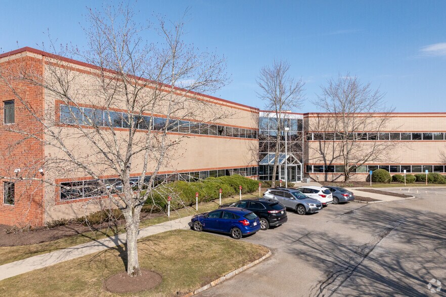More Photos Of 1 Edgewater Dr, Norwood Office For Lease