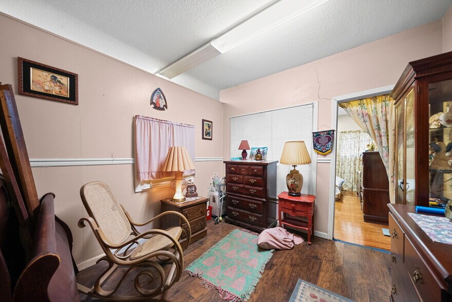 More Photos Of 1959 Fort Campbell Blvd, Clarksville Freestanding For Sale