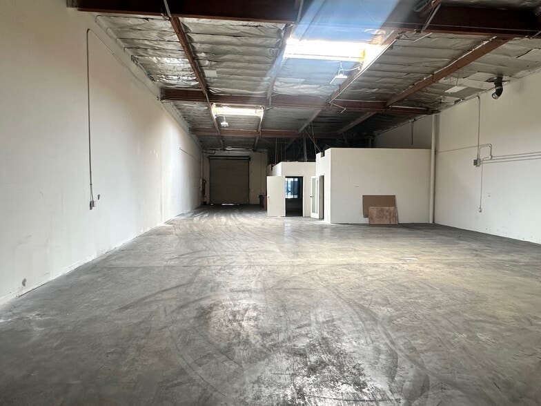 More Photos Of 15610-15630 S Figueroa St, Gardena Warehouse For Lease