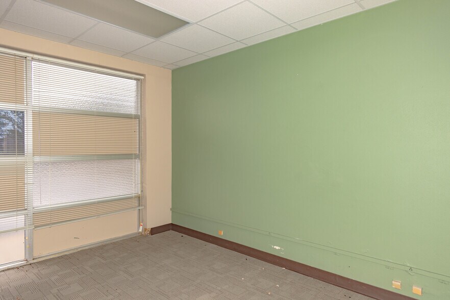 More Photos Of 1401 Applewood Dr, Dalton Medical For Lease