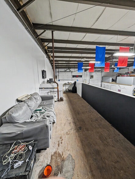 More Photos Of 237 River Rd, Uxbridge Warehouse For Lease