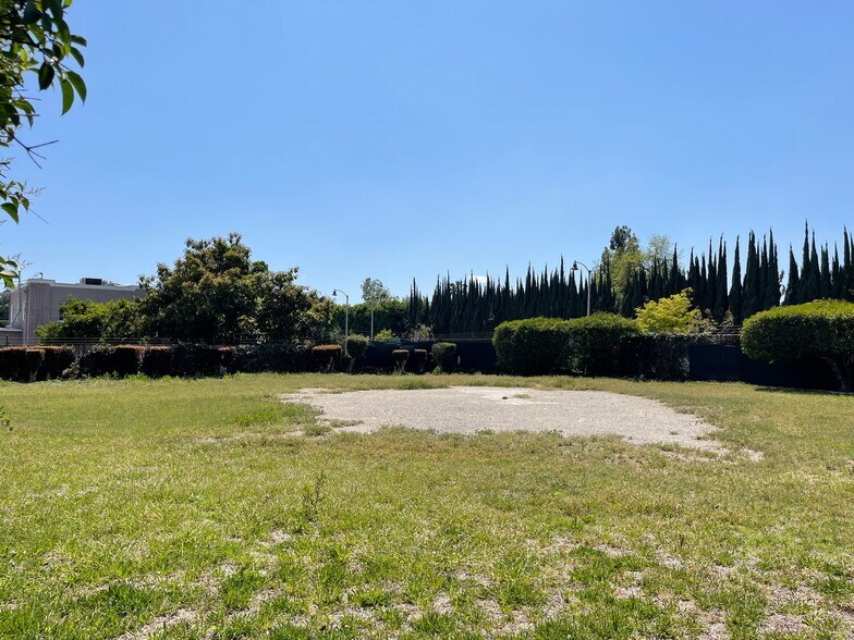 More Photos Of SEC S Rosemead Blvd & Laurita Ave, Pasadena Land For Lease