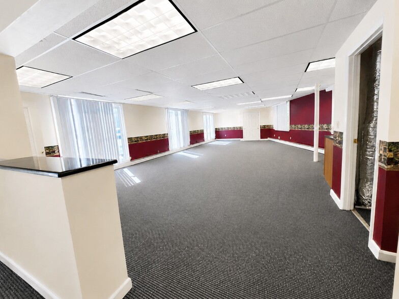 More Photos Of 6 Daniel Webster Hwy, Nashua Office For Lease