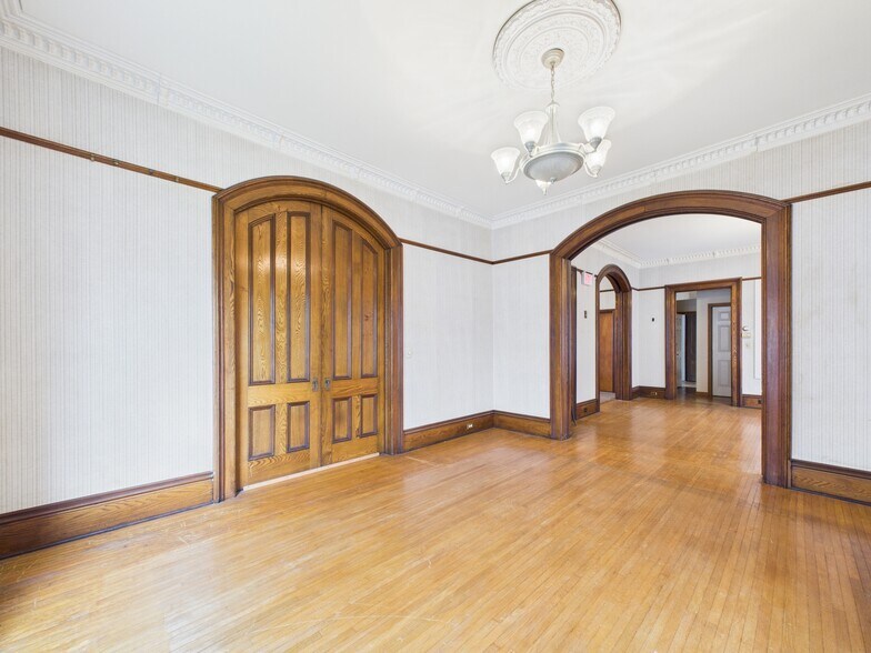 More Photos Of 40 E Genesee St, Auburn Storefront Retail Residential For Lease