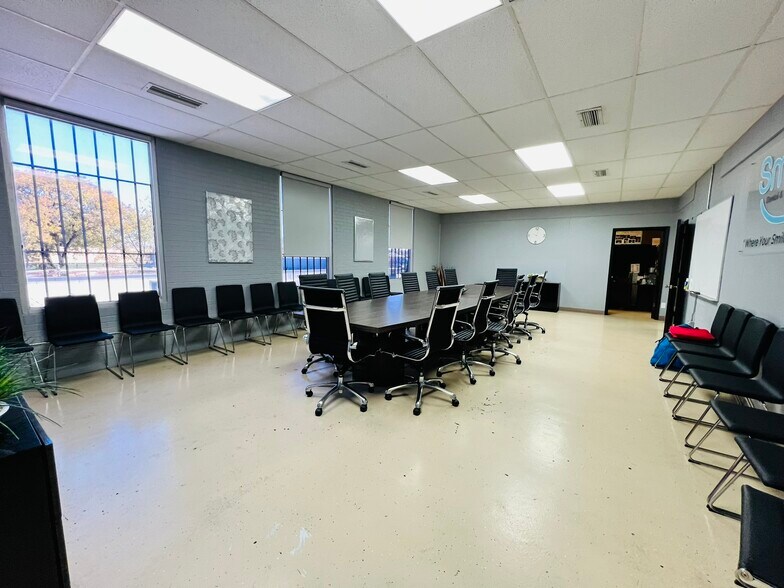 More Photos Of 10901 Garland Rd, Dallas Office For Sale