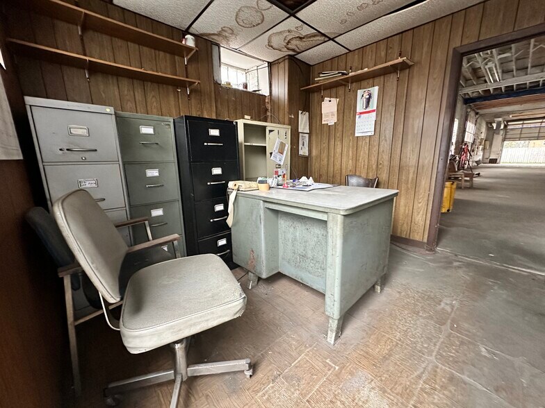 More Photos Of 1744 Indianapolis Blvd, Whiting Manufacturing For Sale