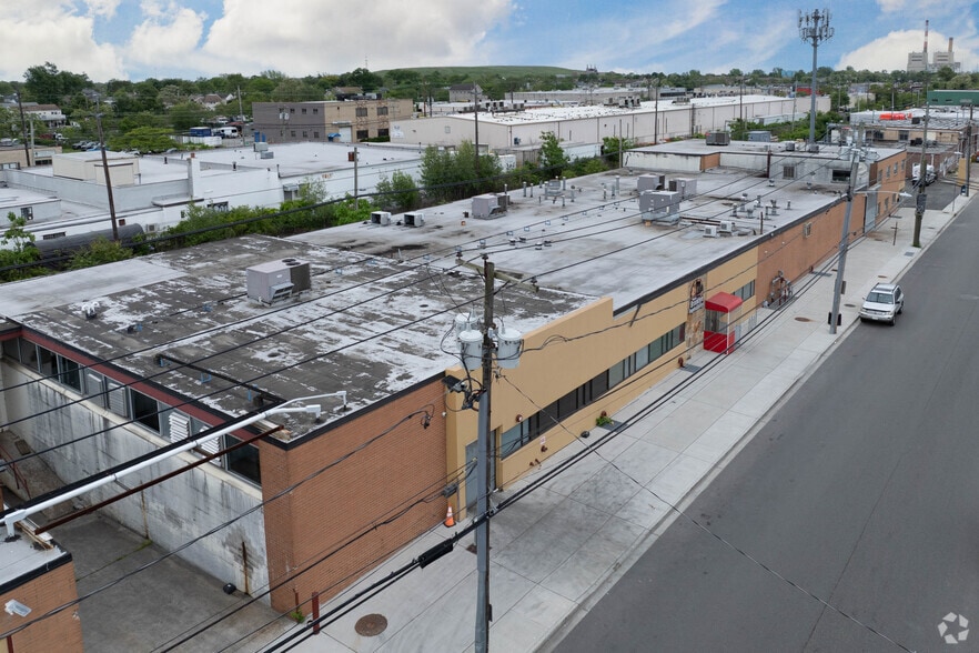 More Photos Of 3333-3345 Royal Ave, Oceanside Light Manufacturing For Lease