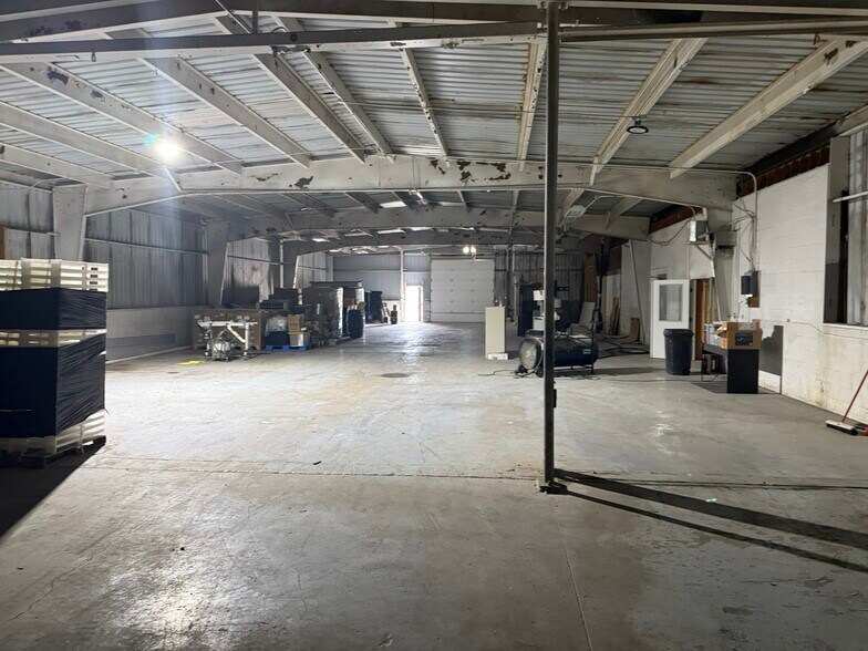 More Photos Of 5012 Page Ave, Jackson Warehouse For Lease