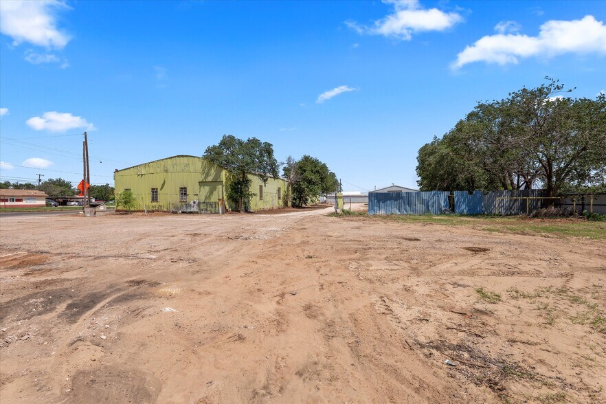 More Photos Of 211 S Lynn Ave, Lamesa Land For Sale
