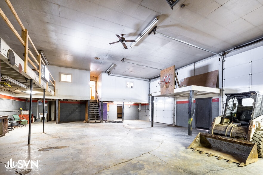 More Photos Of 220 Industry Pky, Nicholasville Warehouse For Sale