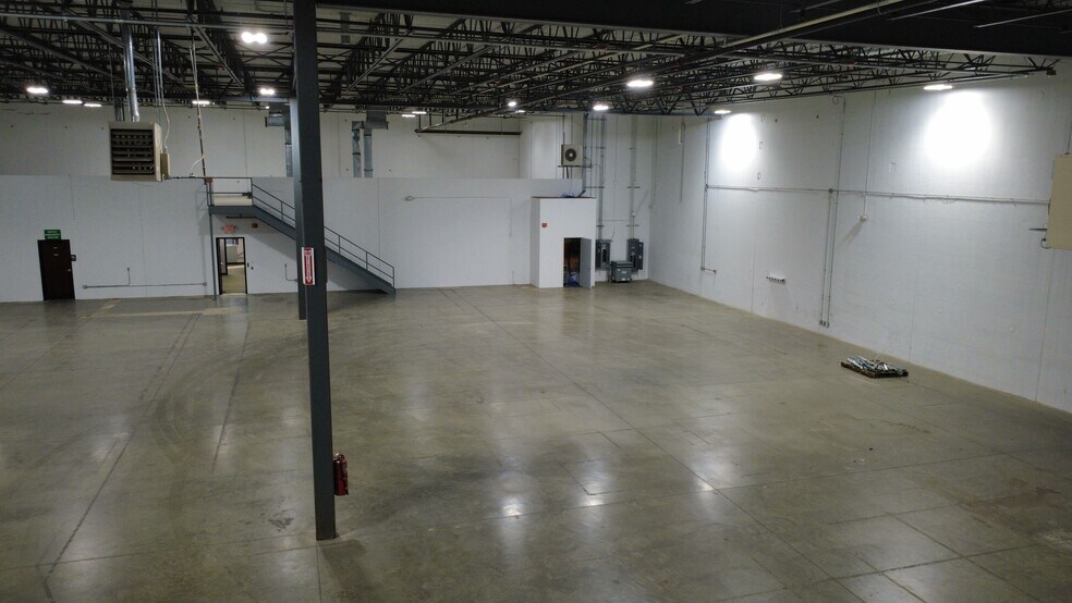 More Photos Of 1601-1627 Rock Creek Blvd, Joliet Distribution For Lease