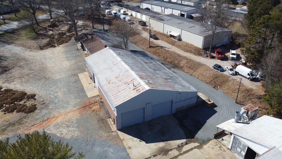 More Photos Of 8828 Mount Holly Rd, Charlotte Warehouse For Lease