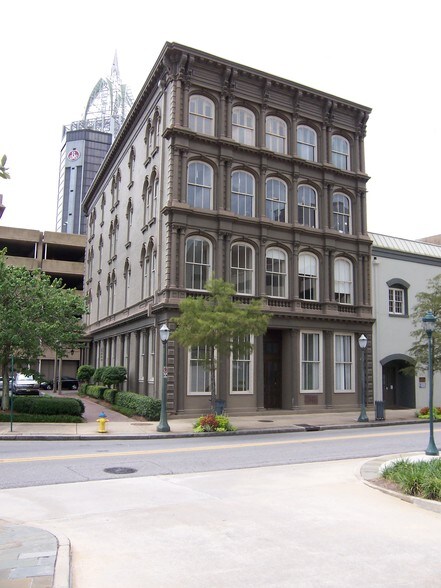 More Photos Of 2 S Water St, Mobile Office For Sale