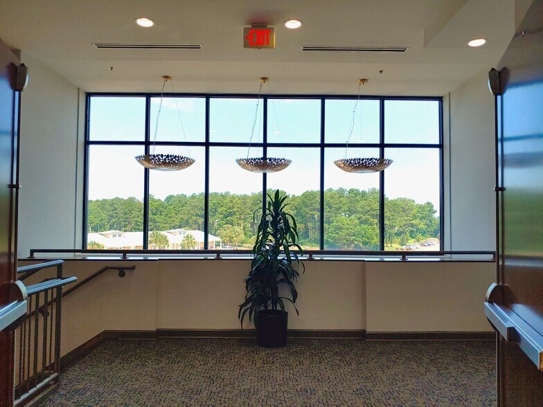 More Photos Of 509 Olde Waterford Way, Leland Office For Lease