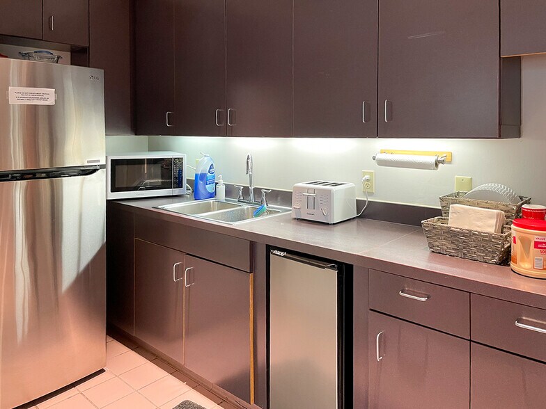 More Photos Of 7777 W Blue Mound Rd, Milwaukee Office For Lease