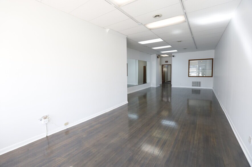 Primary Photo Of 4712 Oakton St, Skokie Storefront Retail Residential For Lease