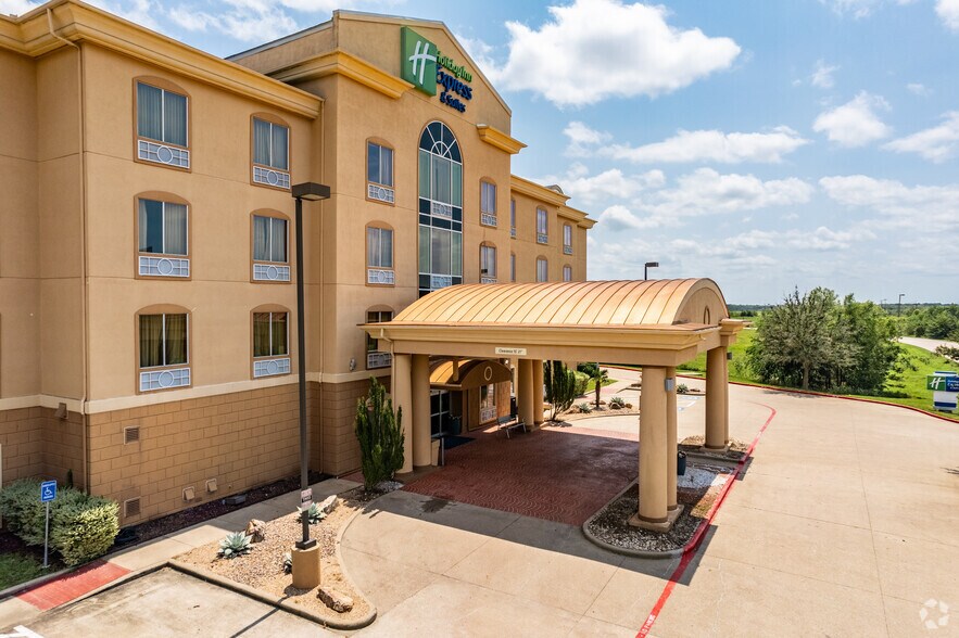 More Photos Of 300 Tanger Dr, Terrell Hotel For Sale