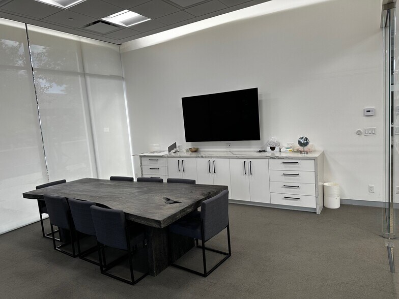 More Photos Of 1451 Vanguard Dr, Oxnard Warehouse For Sale