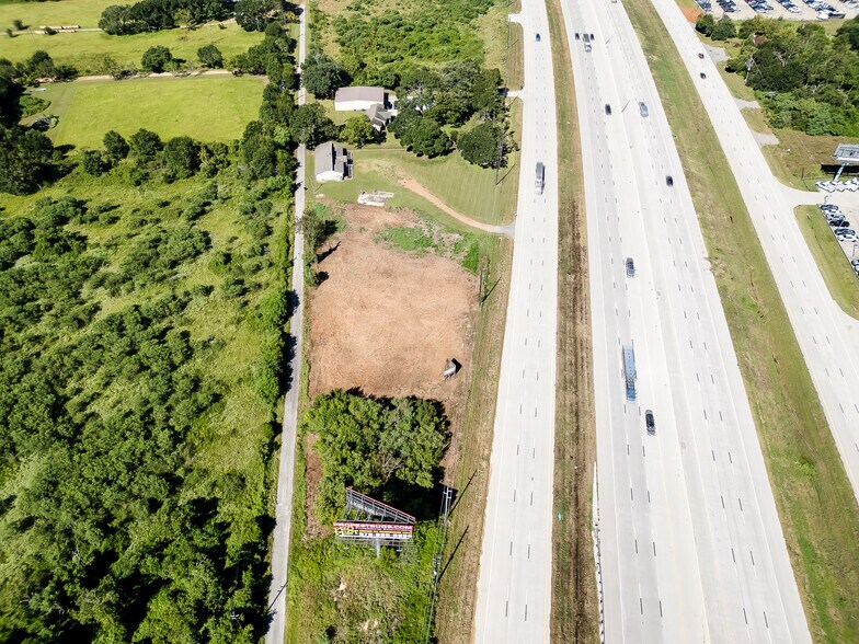 More Photos Of 4095 SE I 10 Frontage Rd, Sealy Medical For Sale