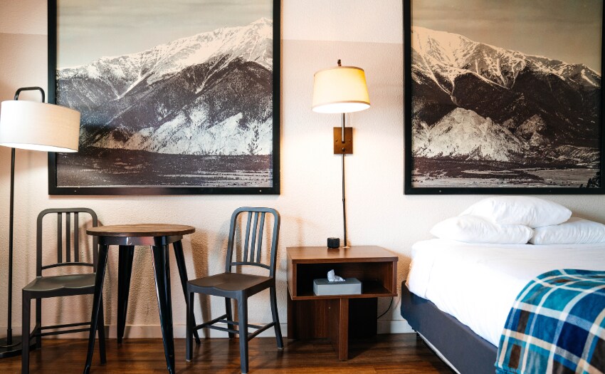 More Photos Of 525 W Rainbow Blvd, Salida Hotel For Sale