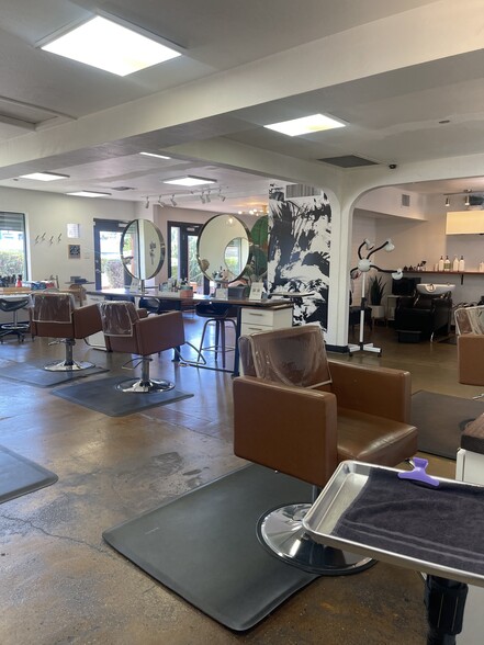 More Photos Of 2546 E Indian School Rd, Phoenix Storefront Retail Office For Lease