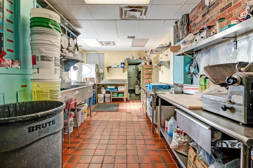 More Photos Of 1565 Marion-Waldo Rd, Marion General Retail For Sale