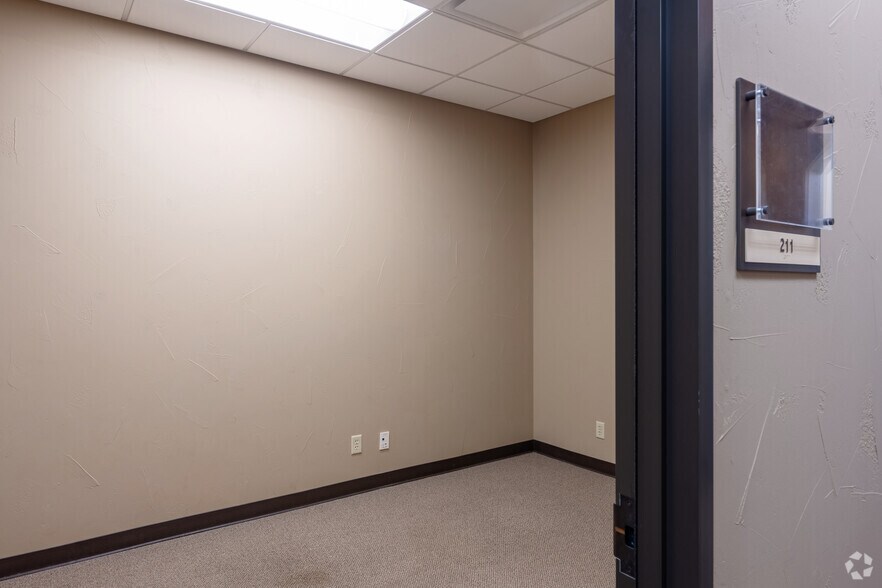 More Photos Of 2802 Flintrock Trce, Austin Coworking Space