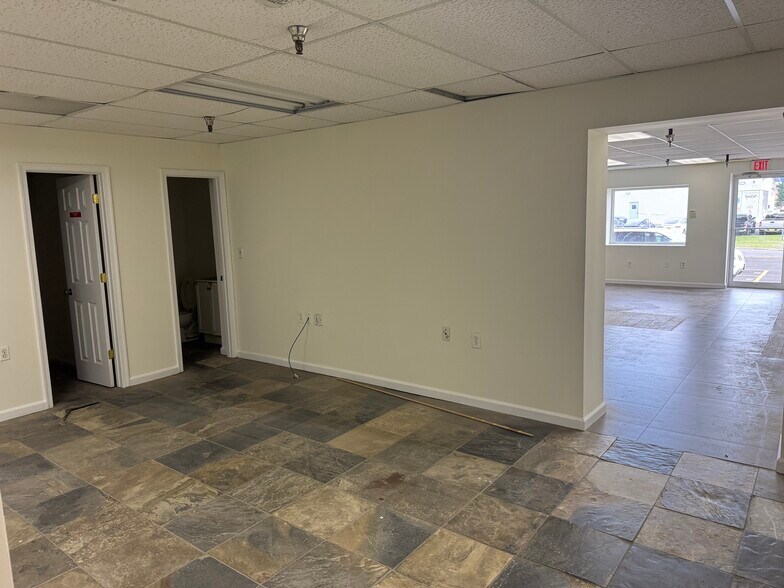 More Photos Of 9126-9166 Euclid Ave, Manassas Warehouse For Lease