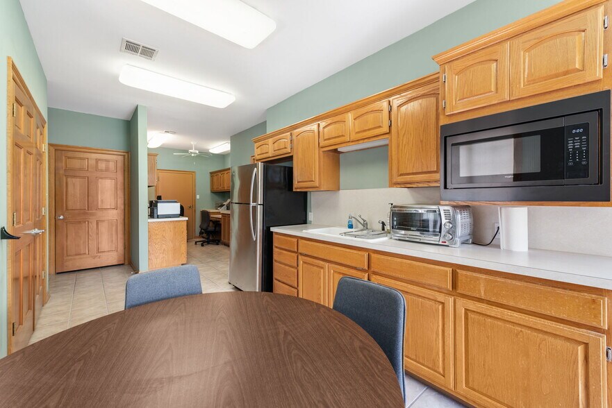 More Photos Of 6119 E 91st St, Tulsa Office For Sale