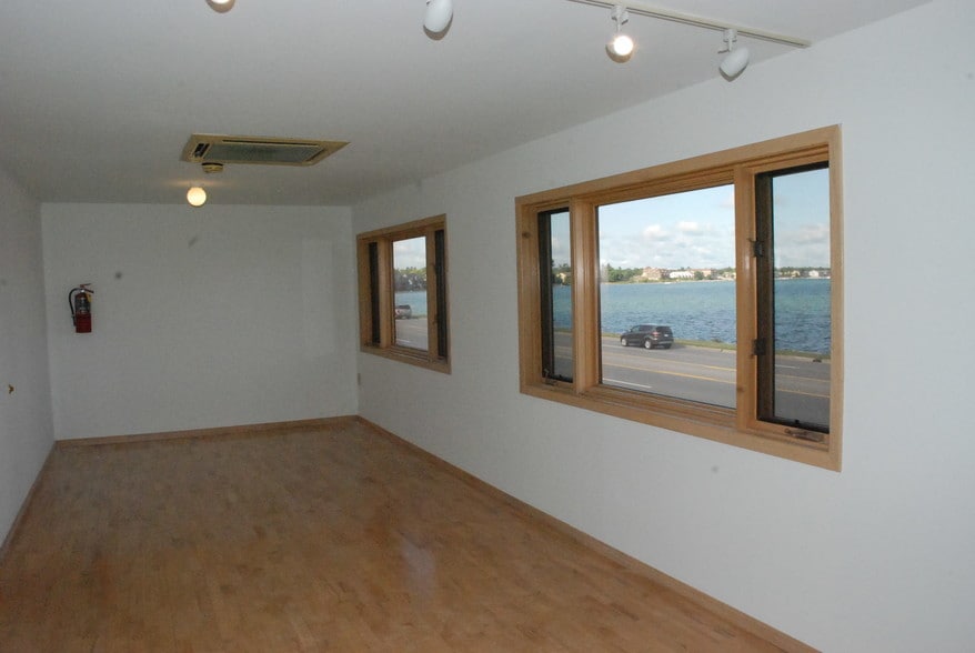 More Photos Of 4620 N US Highway 31 N, Traverse City Office For Lease