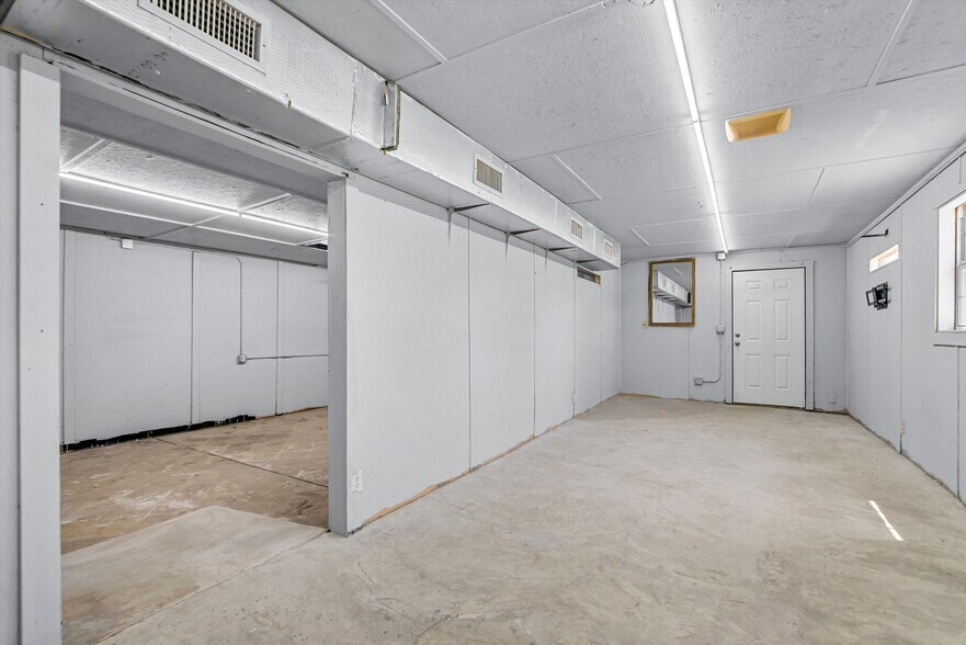 More Photos Of 605 Martin Luther King Junior Dr, Temple Warehouse For Sale