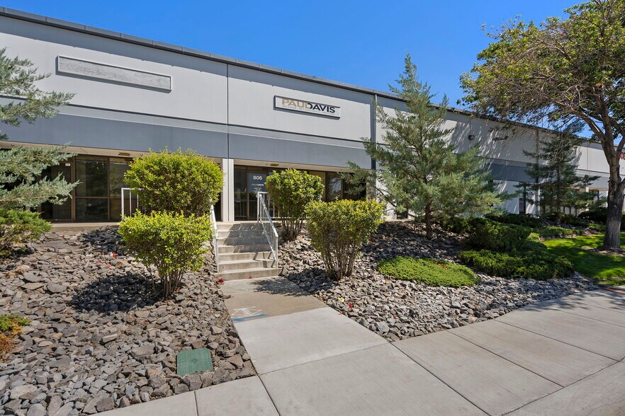 More Photos Of 802-808 Packer Way, Sparks Warehouse For Lease