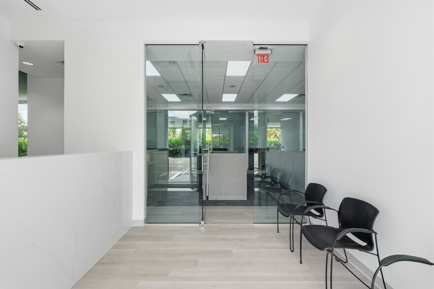 More Photos Of 1300 S Dixie Hwy, Lantana Coworking Space