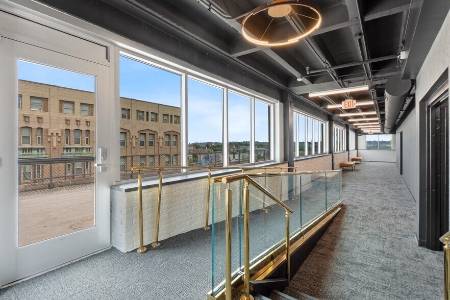 More Photos Of 1100 Market St, Chattanooga Office For Sale