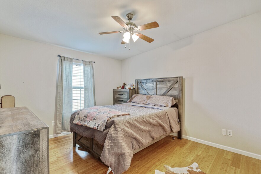 More Photos Of 1105 N 13th St, Alpine Apartments For Sale