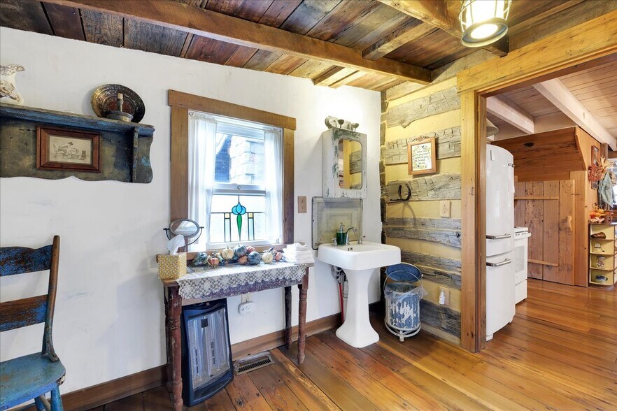 More Photos Of 2945 Greenbrier Rd, Madison Specialty For Sale