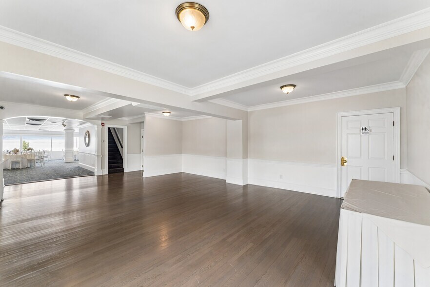 More Photos Of 62 Cove St, New Haven Specialty For Sale